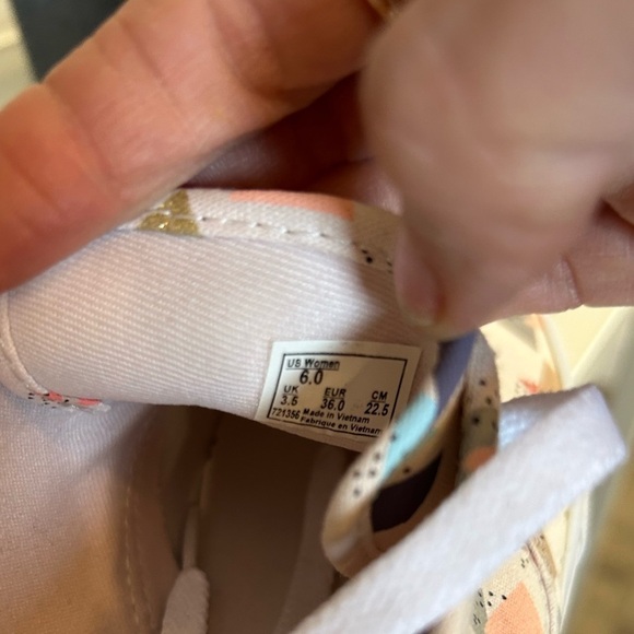 Vans Women's Multicolor Canvas Sneakers size 6 - Picture 3 of 3